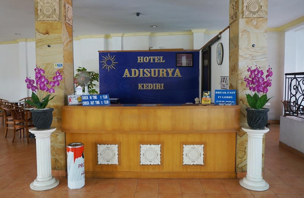 Adisurya Hotel Кедири Екстериор снимка